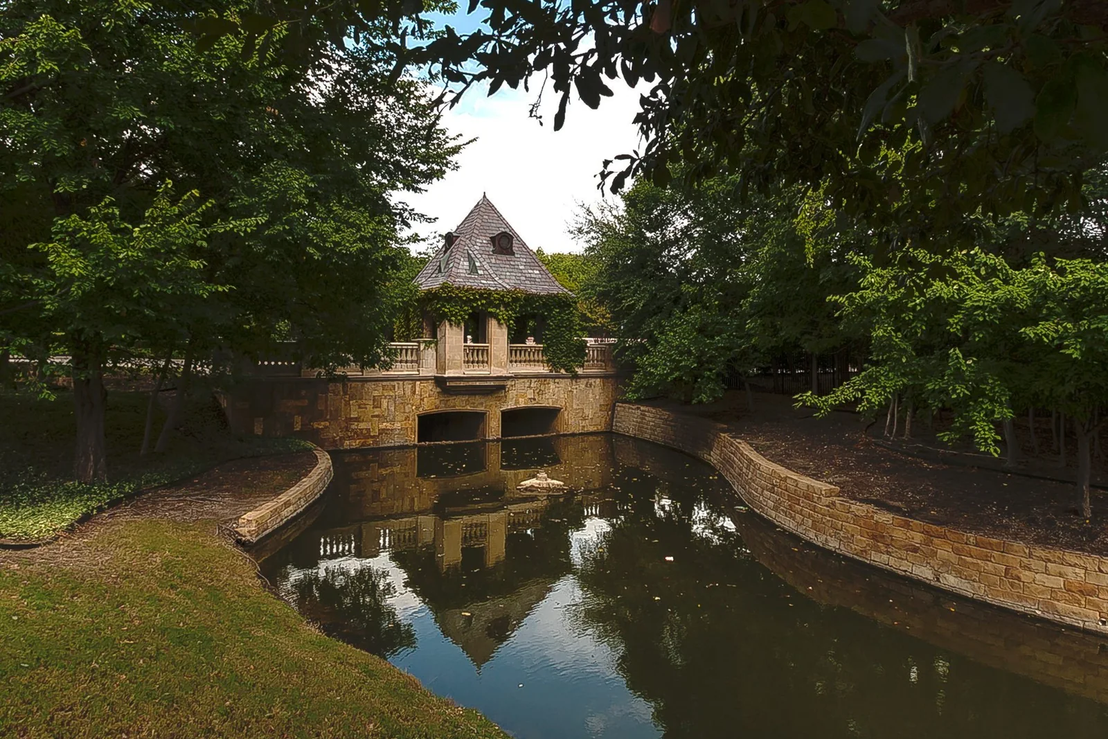 Stone bridge and surrounding neighborhood