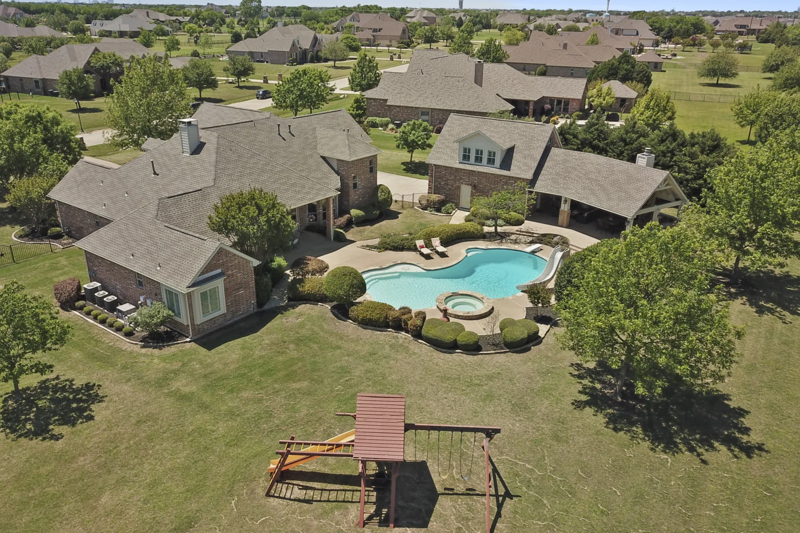 Aerial of the same 1521 Briardale Drive residence and surrounding Saddlebrook Estates lots