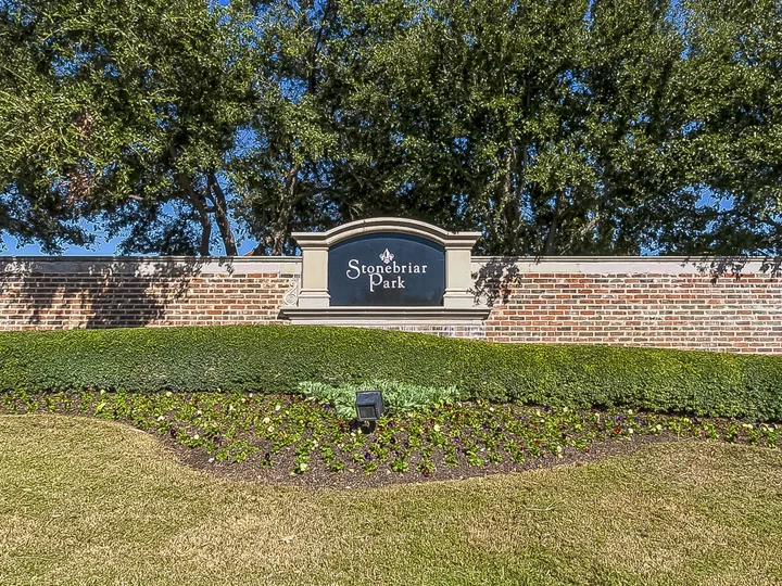 Villages of Stonebriar Park entrance sign
