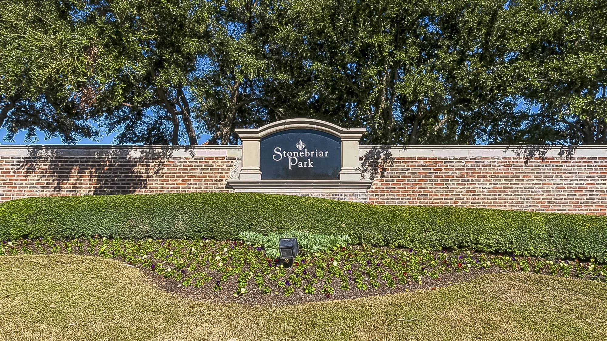 Stonebriar Park entry sign